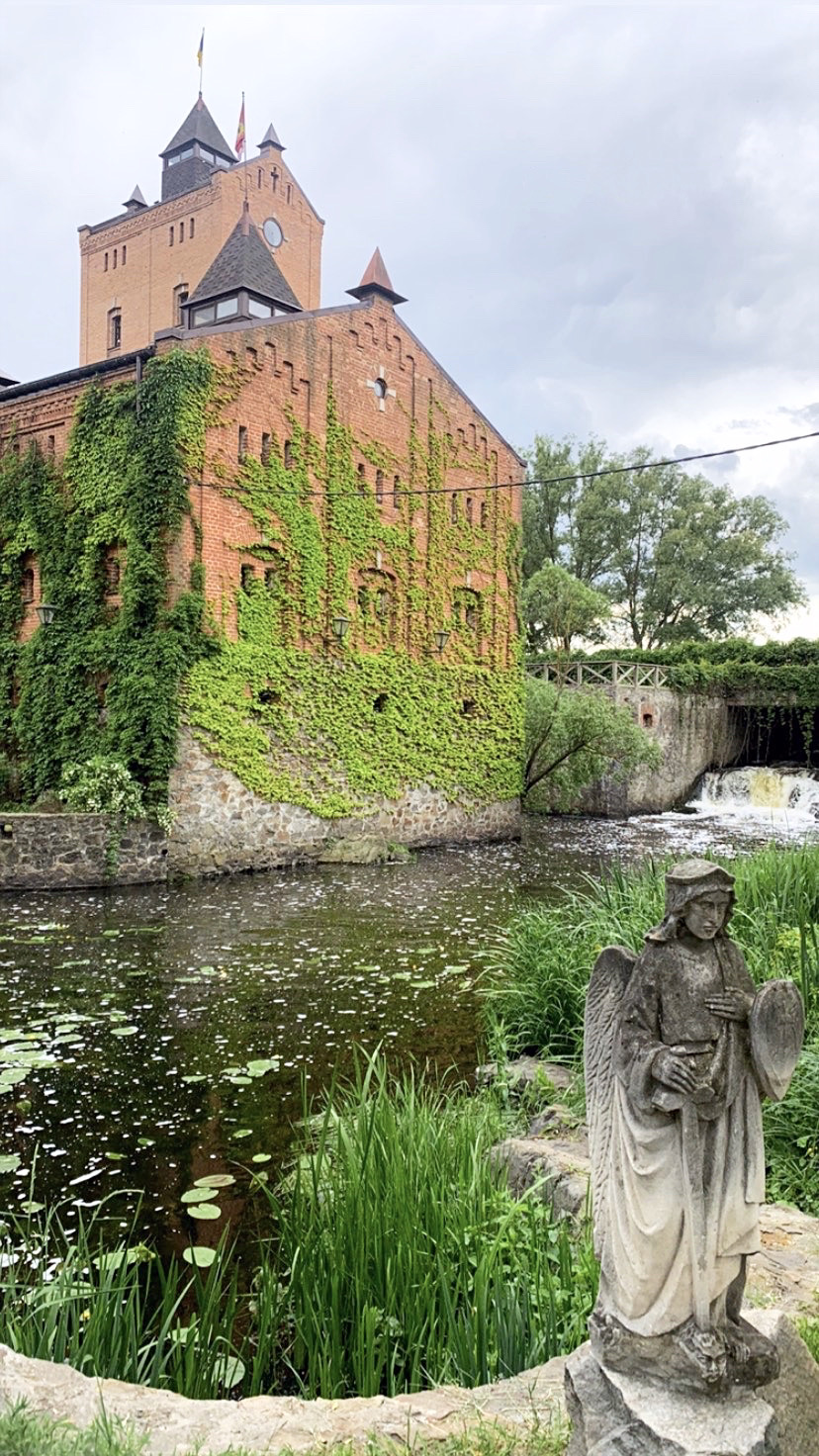 Замки, скельний комплекс та природа Карпат: найкрасивіші локації для ідеальних мандрівок восени